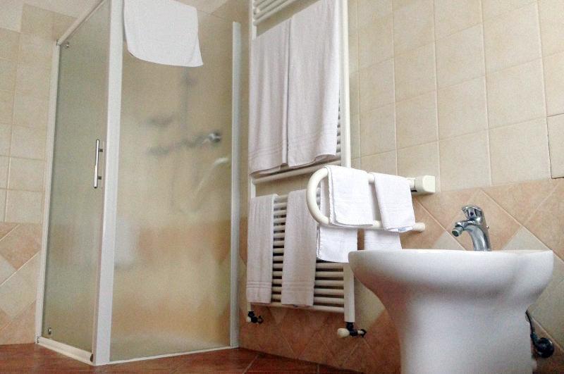 Casa Remussi Hotel Treiso Bagian luar foto